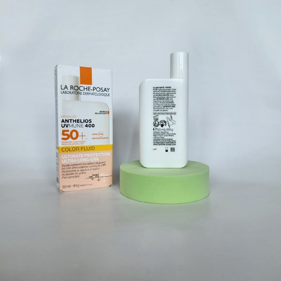 La Roche-Posay Anthelios UVMUNE 400 Tinted Ultra Light Sunscreen Fluid - 1.7oz - Picture 3 of 3